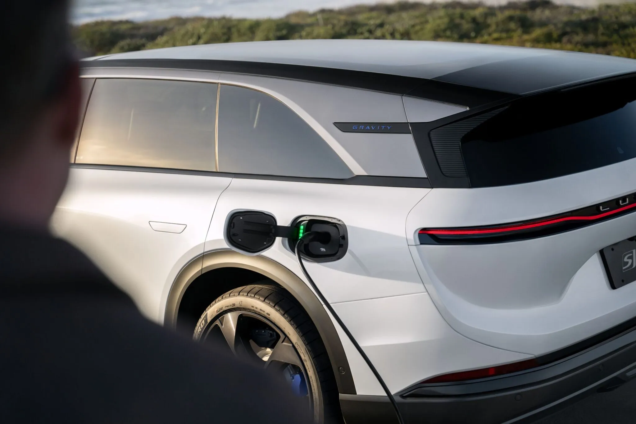 لوسيد جرافيتي GT-S تنطلق بقوة 1,070 حصان.. SUV خارقة تتسارع إلى 96 كم/س في 3.1 ثانية لوسيد جرافيتي GT-S تنطلق بقوة 1,070 حصان.. SUV خارقة تتسارع إلى 96 كم/س في 3.1 ثانية 21