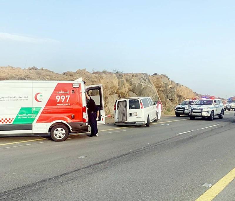 ليست مساحة زائدة.. السر وراء وجود الأكتاف الجانبية على الطرق ليست مساحة زائدة.. السر وراء وجود الأكتاف الجانبية على الطرق 1