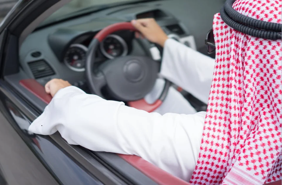 سبب اهتزاز المقود عند السرعات العالية: اتزان الإطار أم الفرامل؟ ما أسباب اهتزاز المقود عند السرعات العالية؟