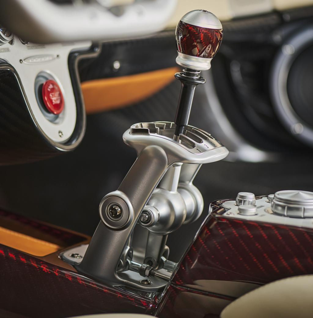 لماذا تكلف مقصورة باجاني ملايين الدولارات؟: عندما تتحول السيارة إلى قطعة فنية لماذا تكلف مقصورة باجاني ملايين الدولارات؟: عندما تتحول السيارة إلى قطعة فنية 5