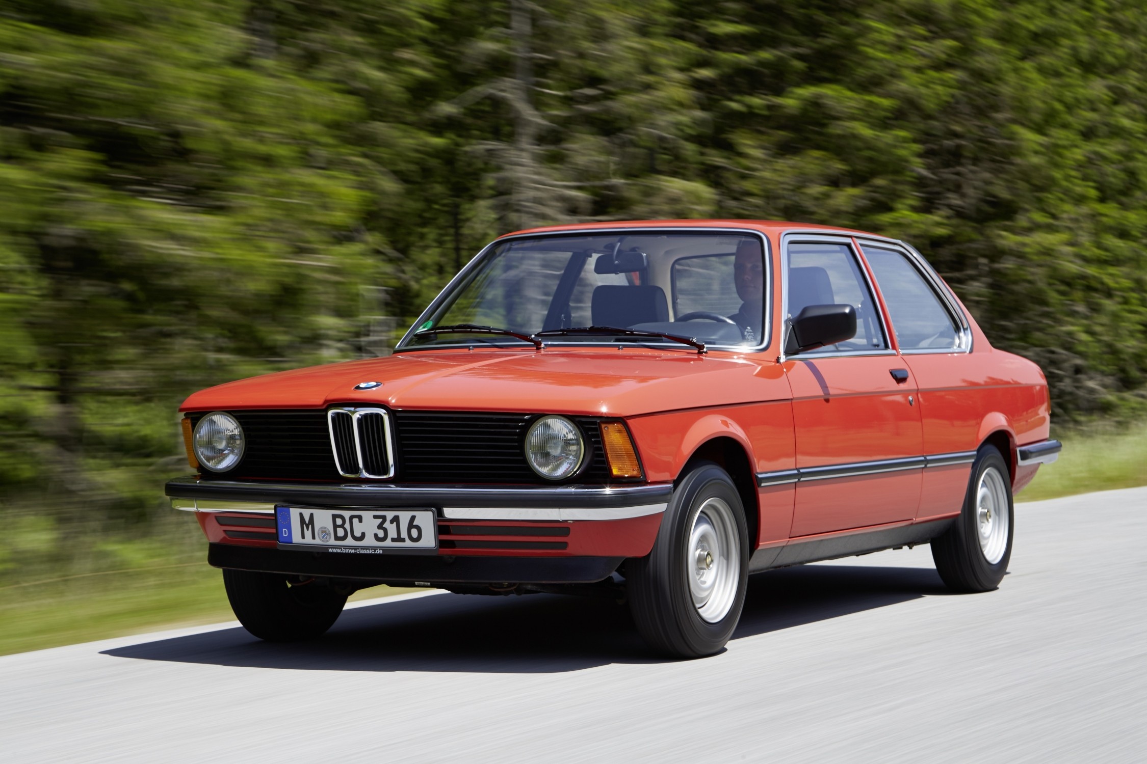 حكاية BMW الفئة الثالثة.. 7 أجيال في 50 عامًا صنعت أيقونة قبل ظهور الجيل الثامن 4