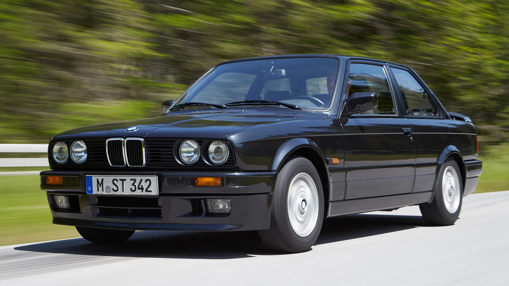 حكاية BMW الفئة الثالثة.. 7 أجيال في 50 عامًا صنعت أيقونة قبل ظهور الجيل الثامن 9