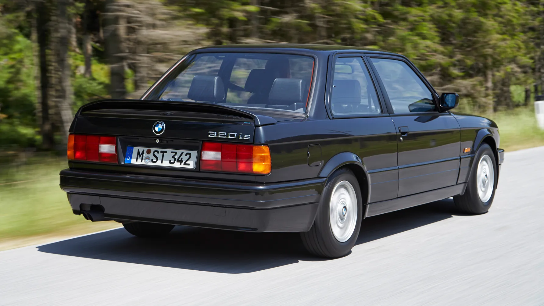 حكاية BMW الفئة الثالثة.. 7 أجيال في 50 عامًا صنعت أيقونة قبل ظهور الجيل الثامن 8