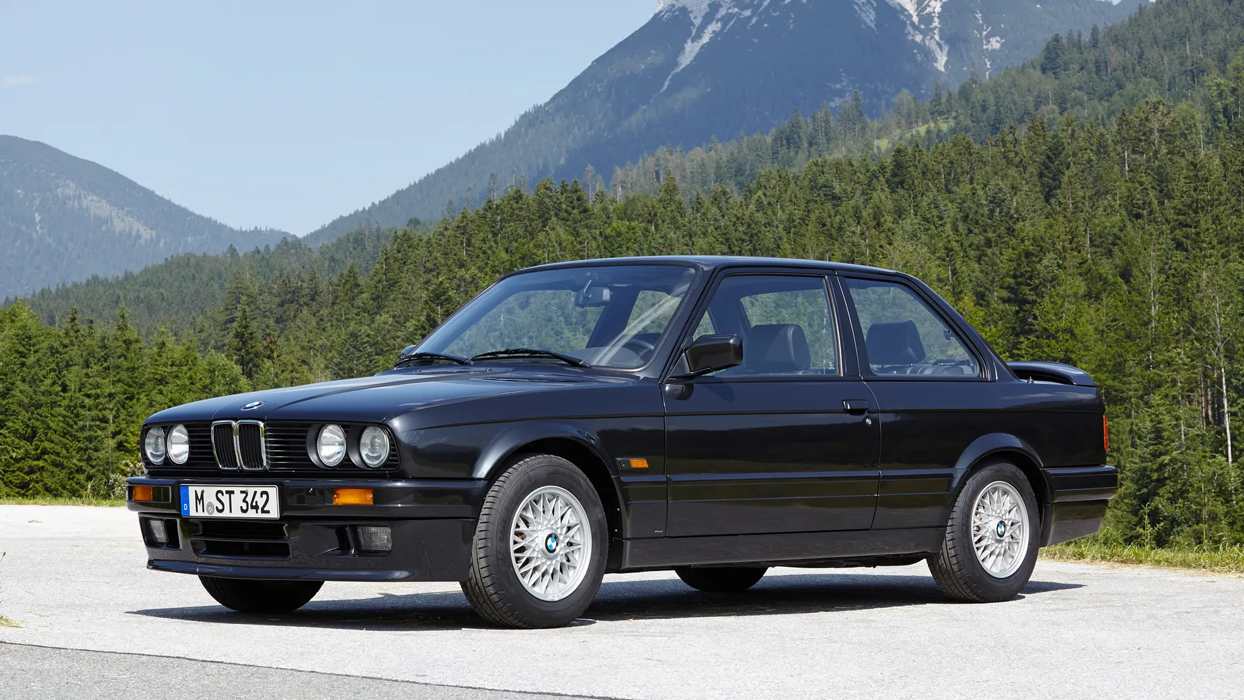 حكاية BMW الفئة الثالثة.. 7 أجيال في 50 عامًا صنعت أيقونة قبل ظهور الجيل الثامن 12