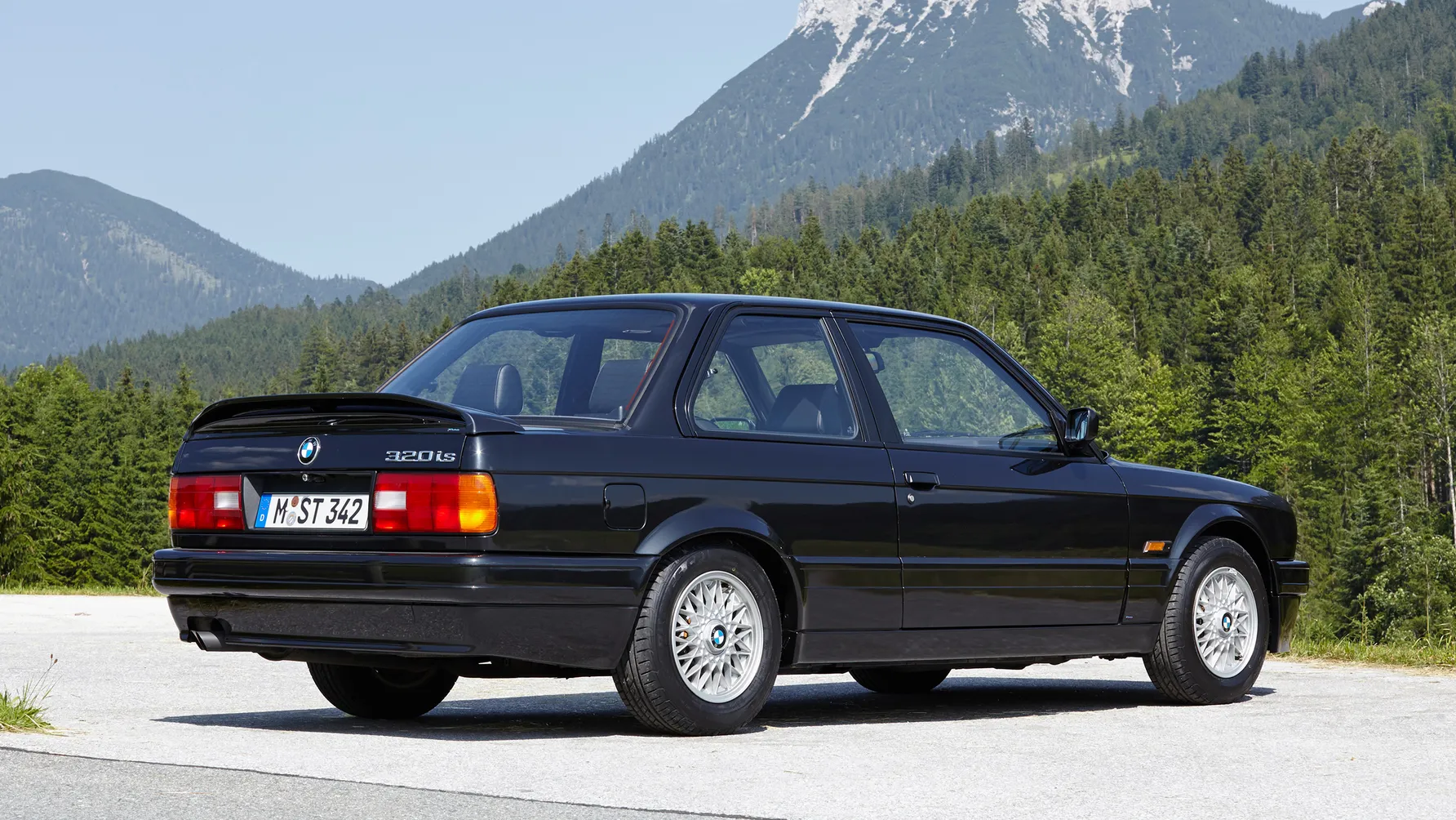 حكاية BMW الفئة الثالثة.. 7 أجيال في 50 عامًا صنعت أيقونة قبل ظهور الجيل الثامن 7