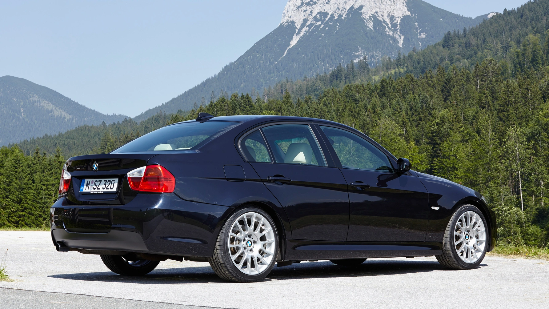 حكاية BMW الفئة الثالثة.. 7 أجيال في 50 عامًا صنعت أيقونة قبل ظهور الجيل الثامن 28