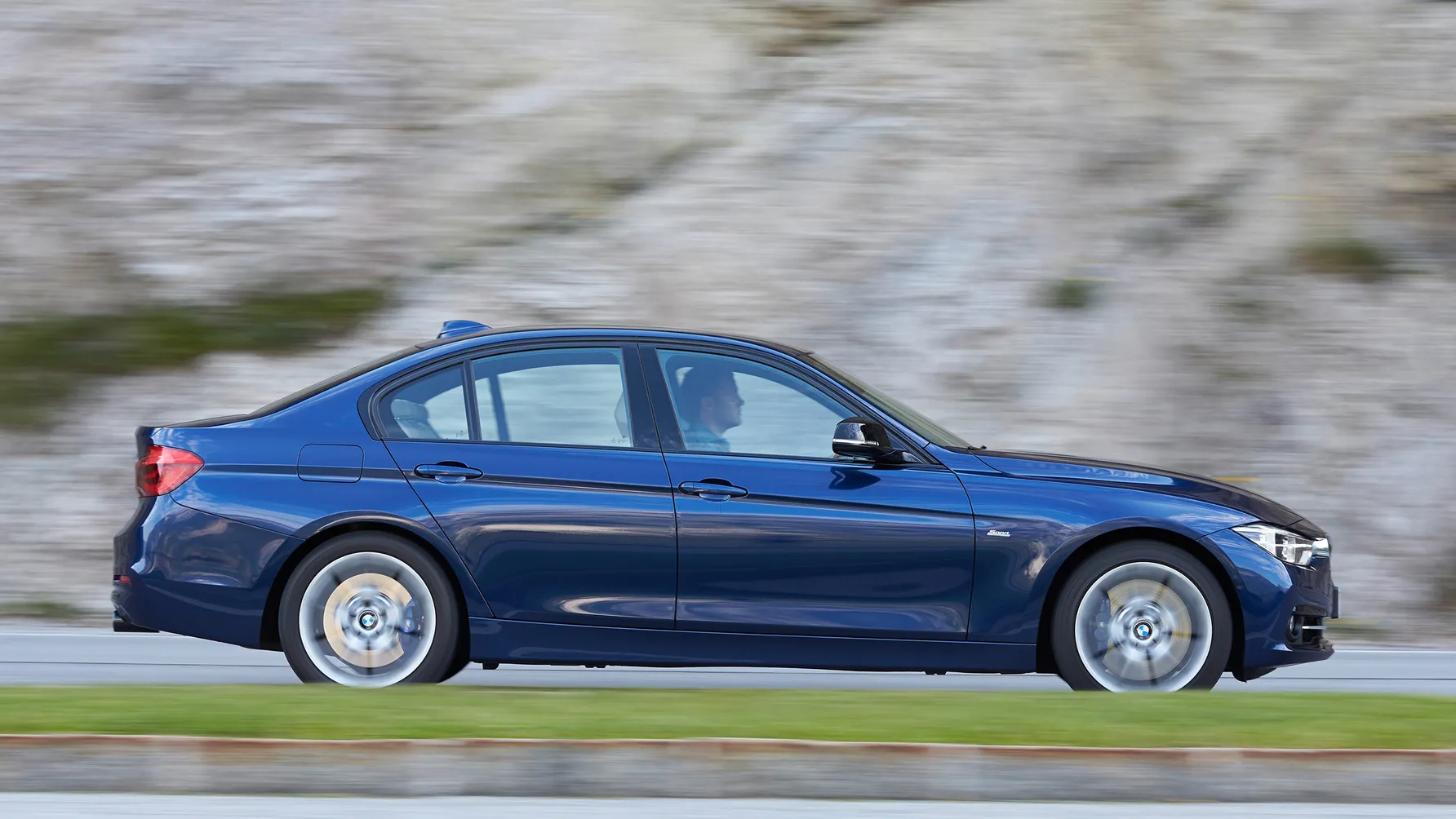 حكاية BMW الفئة الثالثة.. 7 أجيال في 50 عامًا صنعت أيقونة قبل ظهور الجيل الثامن 30