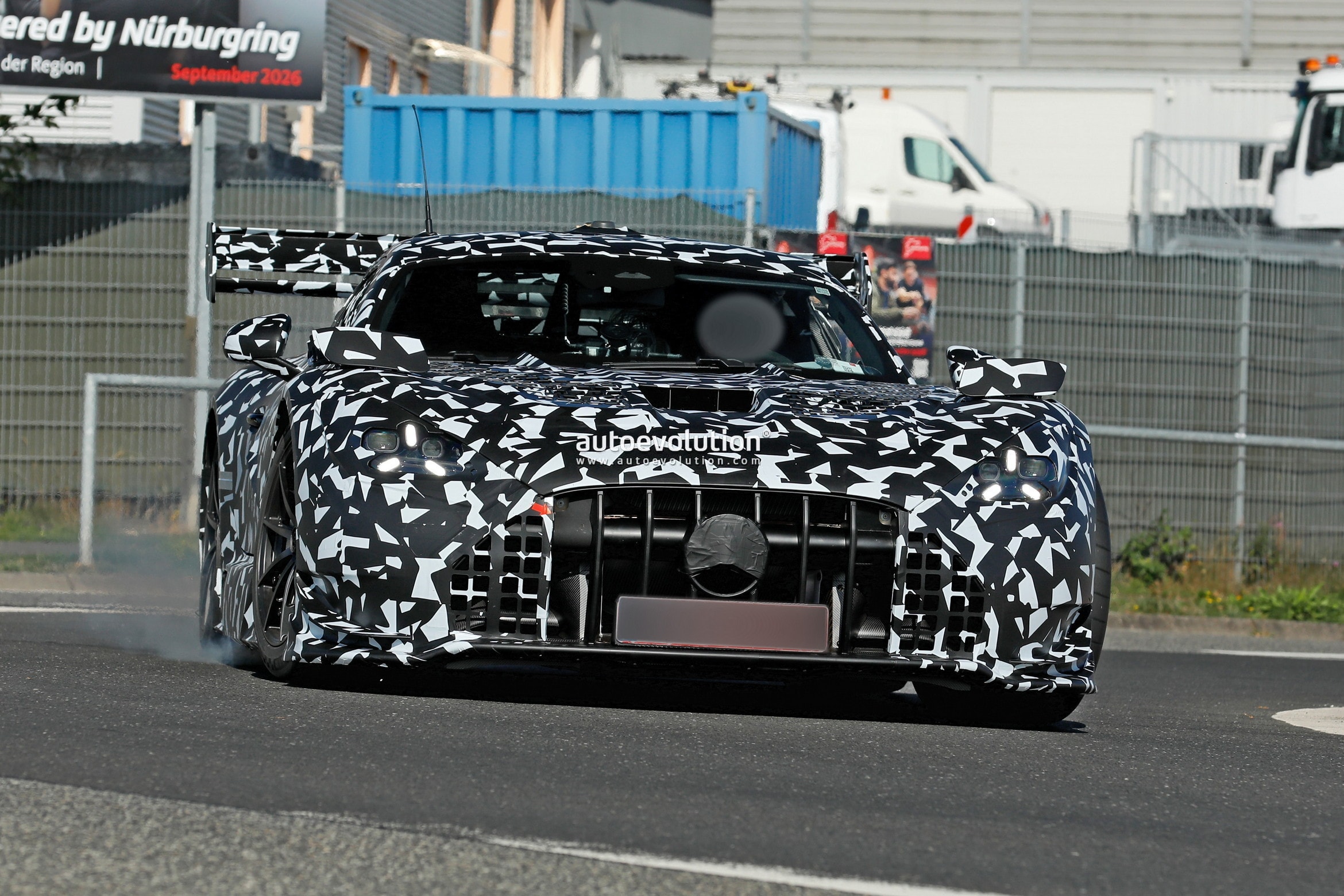 مرسيدس AMG GT بلاك سيريز تشتعل أثناء اختبارات نوربورغرينغ.. والقوة قد تتجاوز 800 حصان مرسيدس AMG GT بلاك سيريز تشتعل أثناء اختبارات نوربورغرينغ.. والقوة قد تتجاوز 800 حصان 11
