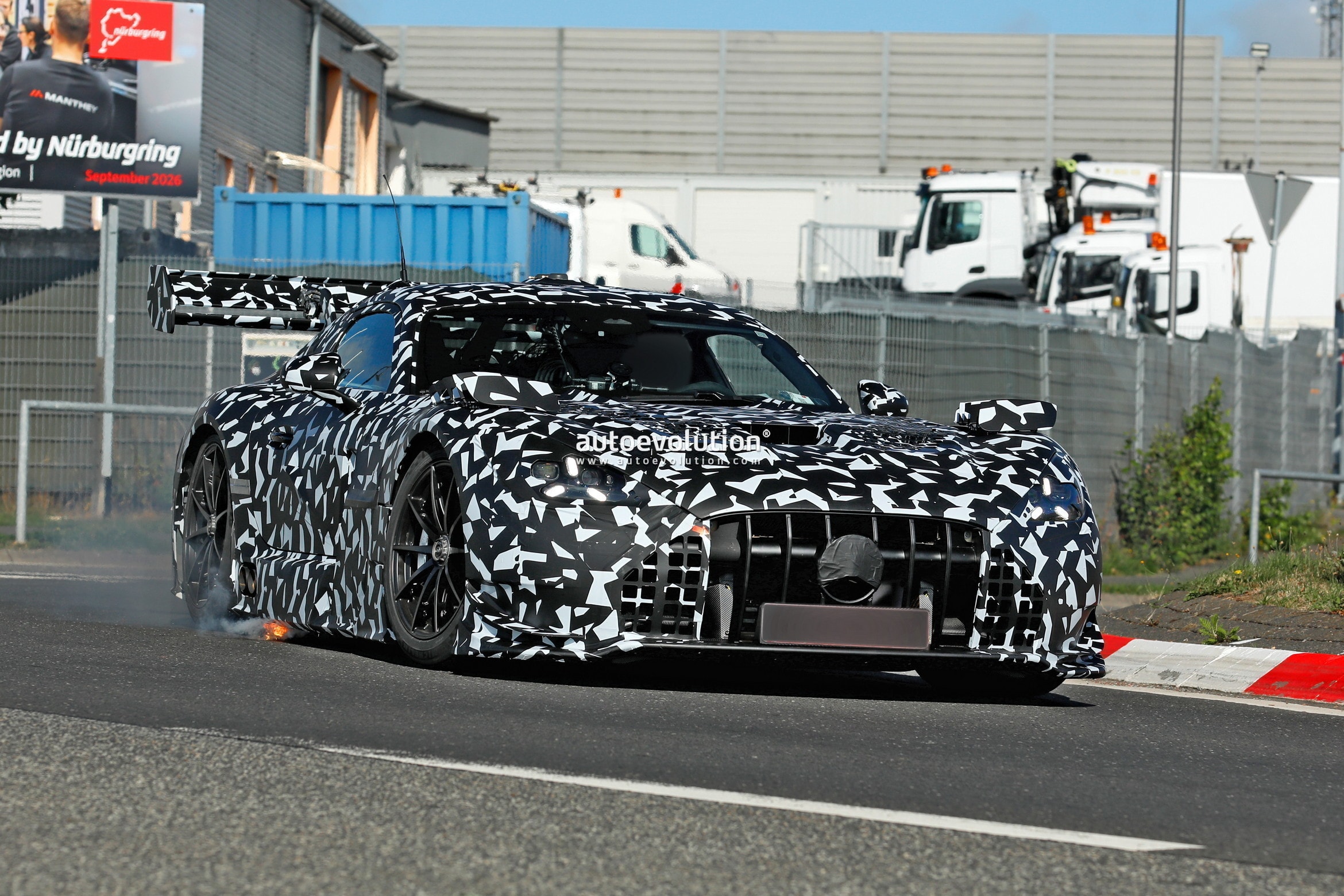 مرسيدس AMG GT بلاك سيريز تشتعل أثناء اختبارات نوربورغرينغ.. والقوة قد تتجاوز 800 حصان مرسيدس AMG GT بلاك سيريز تشتعل أثناء اختبارات نوربورغرينغ.. والقوة قد تتجاوز 800 حصان 10