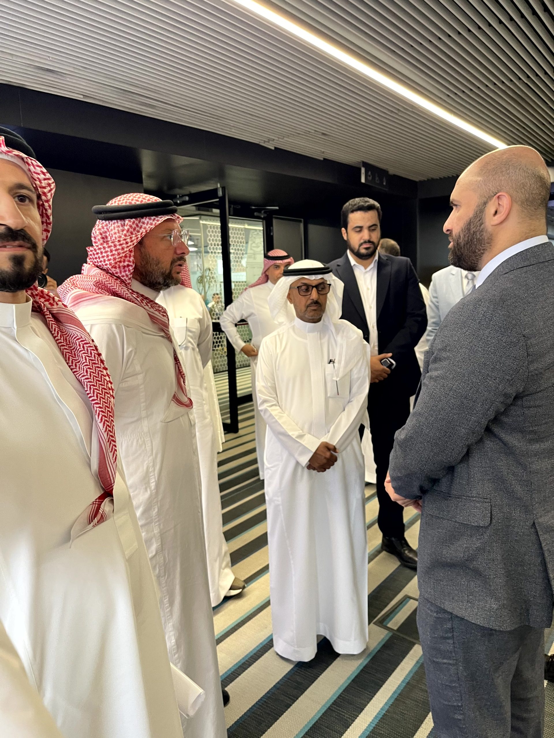 أوتوهب والليث اللامع يوقعان شراكة لتعزيز خدمات إصلاح سيارات روكس وفورثنغ وجاك في السعودية 13