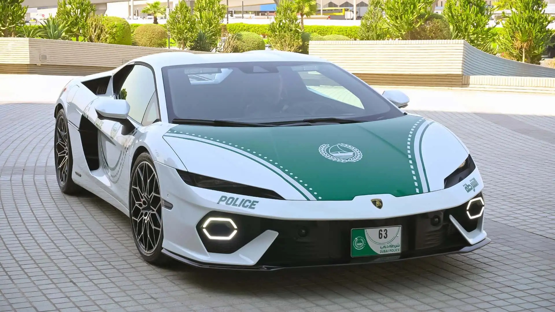 شرطة دبي تضم لامبورجيني تيميراريو الخارقة لأسطول دورياتها بقوة 920 حصان 1
