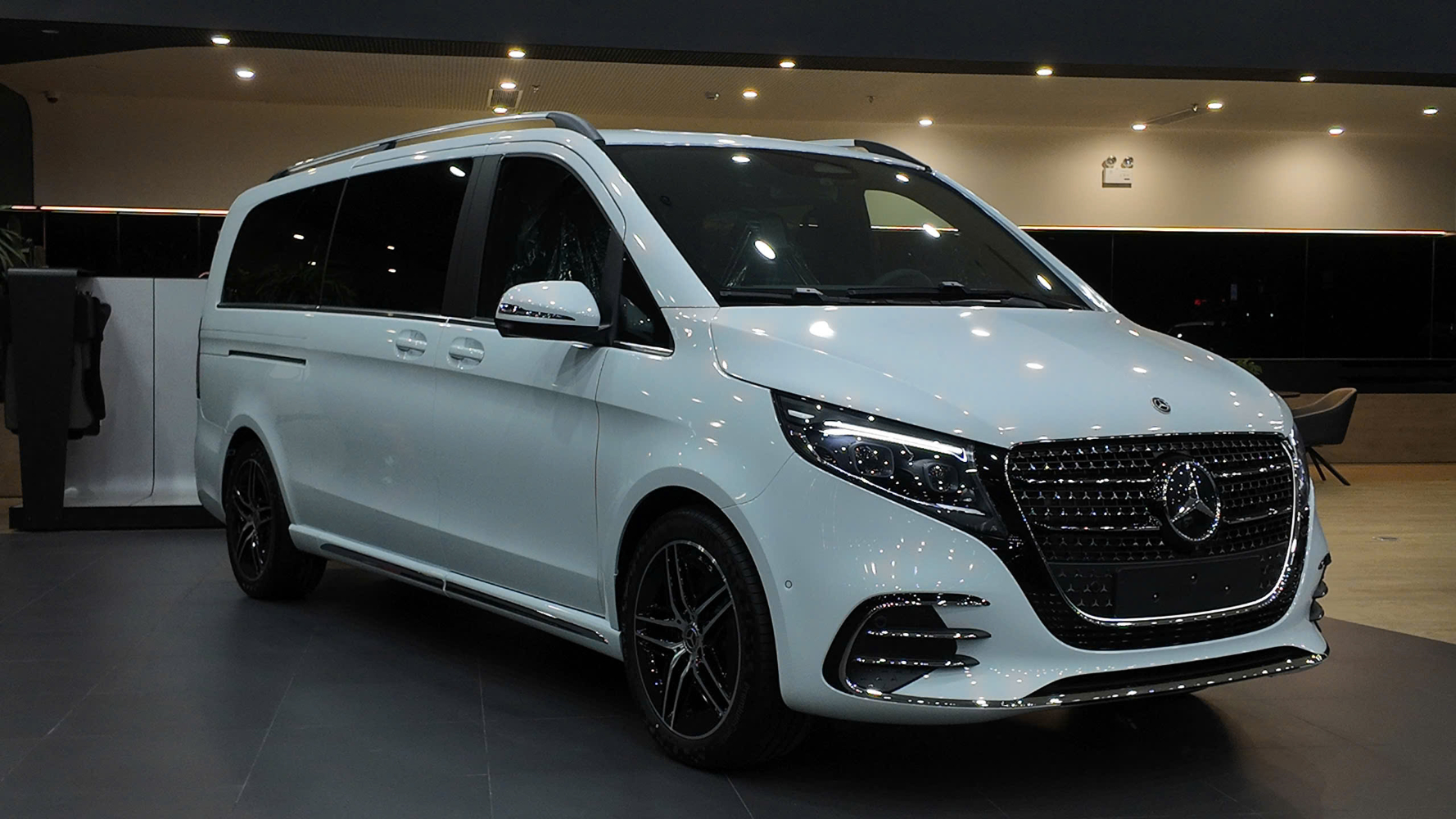 مرسيدس-v-class-المربع-نت-24