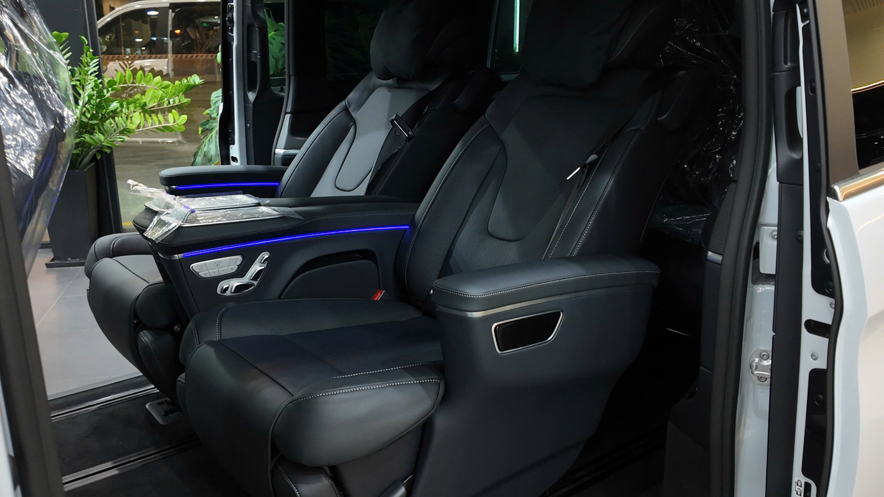 مرسيدس-v-class-المربع-نت-3