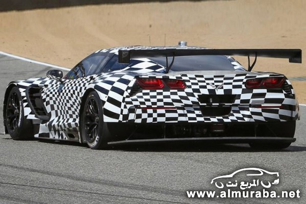 سيارة شيفرولية كورفيت C7.R تتسابق في ديترويت Corvette C7.R