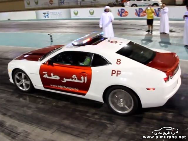 “بالفيديو” سباق بين سيارات شرطة كامارو ونيسان بمدينة أبوظبي