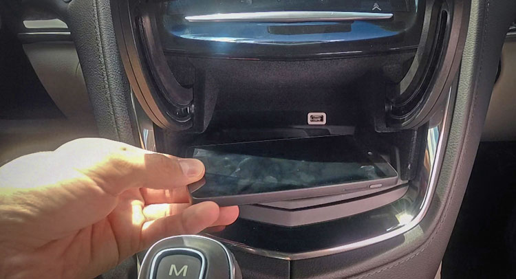 كاديلاك تطلق نظام الشاحن الذكي للهواتف في ايه تي اس 2015 Cadillac ATS