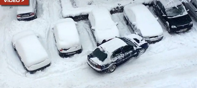 “بالفيديو” شاهد السيارات تتجمد فى دولة رومانيا من قوة درجة البرودة
