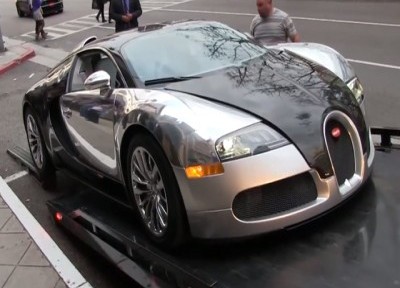 "بالفيديو" بوجاتي فيرون تكاد تنزلق من شاحنة سحب Bugatti Veyron 3