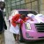 “بالصور” لاعب كرة القدم الامريكية يهدي والدته كاديلاك اسكاليد 2015 باللون الوردي