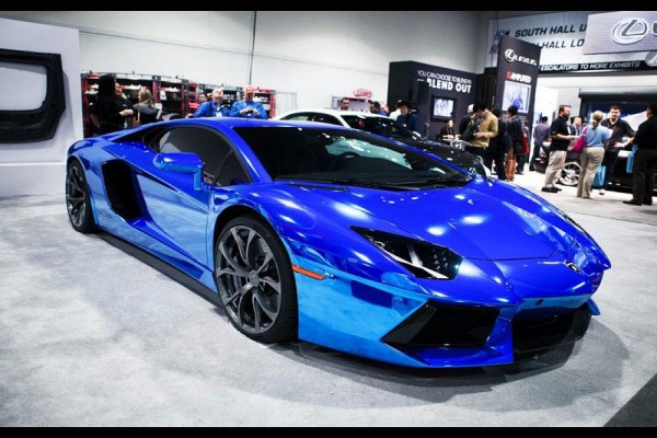 ” بالصور” سيارة لامبورجيني افينتادور بحلتها الجديدة الزرقاء