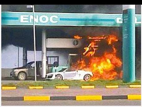 “بالصور” اودي R8 تشتعل بها النيران في محطة بنزين بدولة الامارات