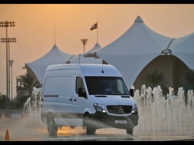 ” بالصور” شاحنة مرسيدس بنز سبرينتر الان في الامارات Mercedes-Benz Sprinter