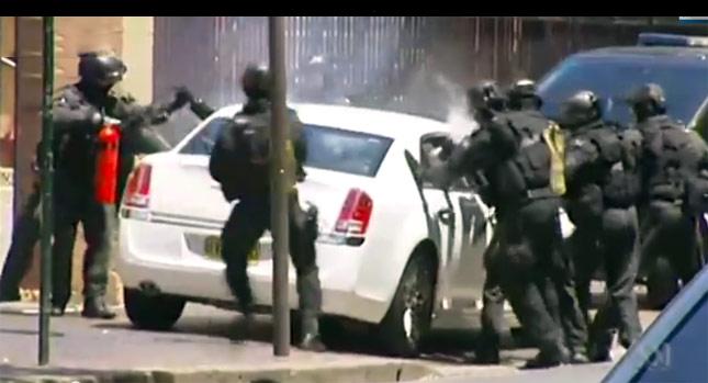 "بالفيديو" سائق سيارة كرايسلر 300 يهدد بتفجير مبني البرلمان الاسترالي 3