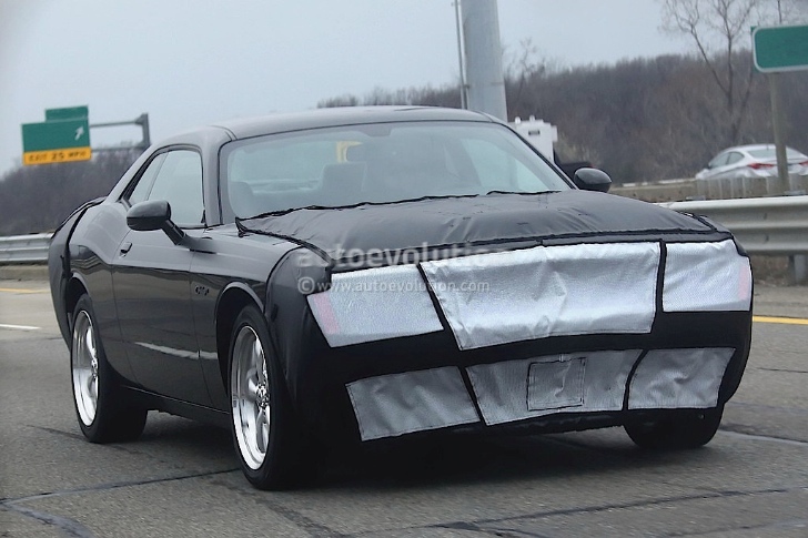 سيارة كرايسلر القادمة دودج تشالنجر SRT طراز 2015 ستكون بقوة 640 حصانا