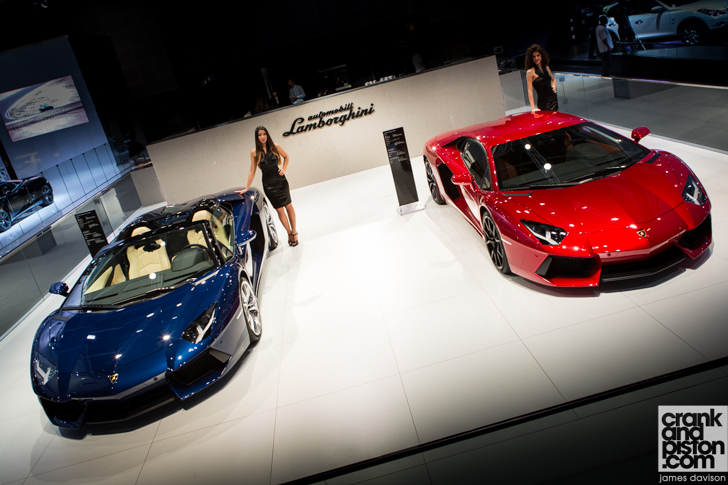 “بالصور” لامبورجيني تكشف عن افنتادور LP 700-4 فى معرض دبي للسيارات