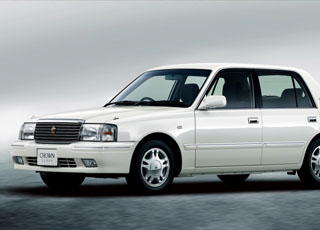 تحديثات على سلسلة تويوتا كراون بنفس تصميم عام 1984 “الكلاسيكية” Toyota Crown