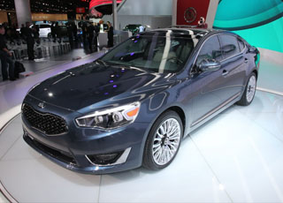كيا تجس نبض السوق الأوروبي بألف سيارة كادينزا 2014 K7 الجديدة Kia K7/Cadenza