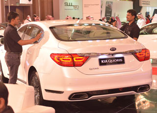 كيا كوريس 2014 تلفت الانظار في معرض اكسس للسيارات “صور وفيديو” Kia Quoris 2014