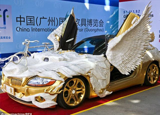 “بالصور” تحويل سيارة بي إم دبليو زد فور إلى تنين ضخم بلون ذهبي في الصين BMW Z4