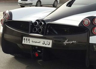 رصد سيارة بطل سباقات السيارات “يزيد الراجحي” باجاني هوايرا في شوارع الرياض Pagani Huayra