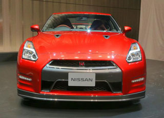 نيسان جي تي ار 2015 الجديدة صور ومواصفات والوان المميزة Nissan GT-R 3