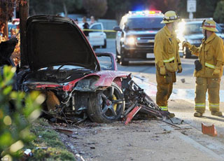 “بالصور” و”الفيديو” مقتل الممثل الامريكي “بول واكر” في حادث شنيع جداً