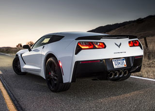 “فيديو” شاهد كورفيت ستينجراي الجديدة كلياً تظهر في اعلان جديد Corvette Stingray