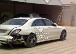 “صورة” حادث مرسيدس اس كلاس 2014 الجديدة في مدينة الرياض