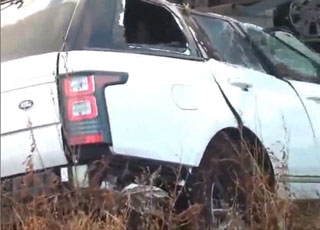 “فيديو” انقلاب سيارات رنج روفر 2015 الجديدة كلياً من شاحنة نقل