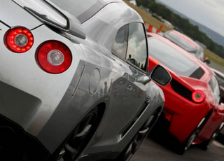 “فيديو” شاهد تحدي فيراري 458 ضد نيسان جي تي ار