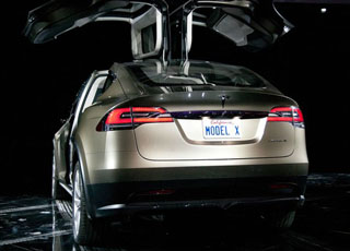 تسلا موتورز تخطط لتقديم سيارة رخيصة للمرة الأولى في تاريخها لعام 2015