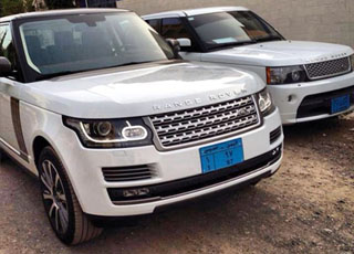 “بالصور” رنج روفر 2014 الاولى “عربياً” تصل الى دولة اليمن خصيصاً لأبن علي عبدالله صالح