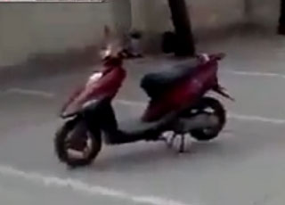 “فيديو” شباب من روسيا يفجرون دراجة نارية من اجل التسلية