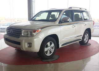 فرق المواصفات تويوتا لاندكروزر 2014 في السعودية وقطر وعمان والامارات