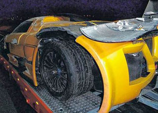 “بالصور” شاهد حادث تحطم غومبيرت أبولو النادرة في حادث سير