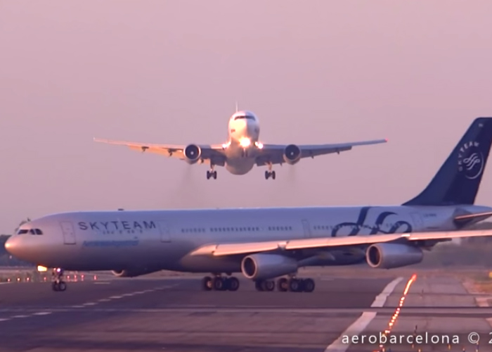 “بالفيديو” شاهد طائرة تعترض مسار هبوط طائرة أخرى تكاد تتسبب في كارثة