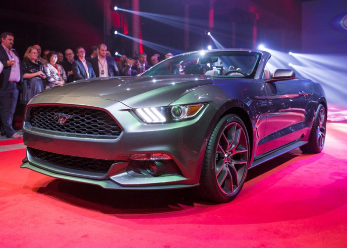 فورد موستنج 2015 تكشف عن المزيد من تفاصيل اداء سيارتها الجديدة Ford Mustang