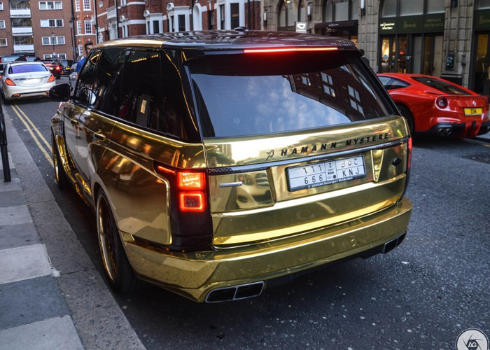 “بالصور” رنج روفر سعودية باللون الذهبي تخطف الانظار في مدينة لندن Range Rover