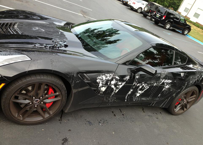 “بالصور” مجهول يحرق كورفيت ستينجراي تملكها إمراة بمادة الاسيد Corvette Stingray