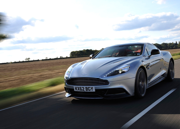استون مارتن تطلق فئة فانكويش 2015 ورابيد إس 2015 بناقل حركة جديد من 8 سرعات